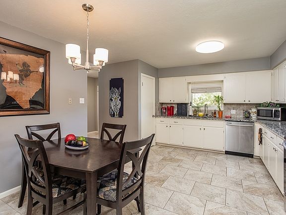5th image of 200 Spanish Oak Blvd
