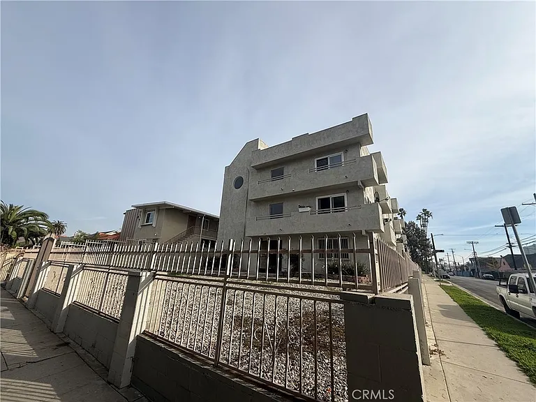 400 N Hobart Blvd #301 — Photo 3