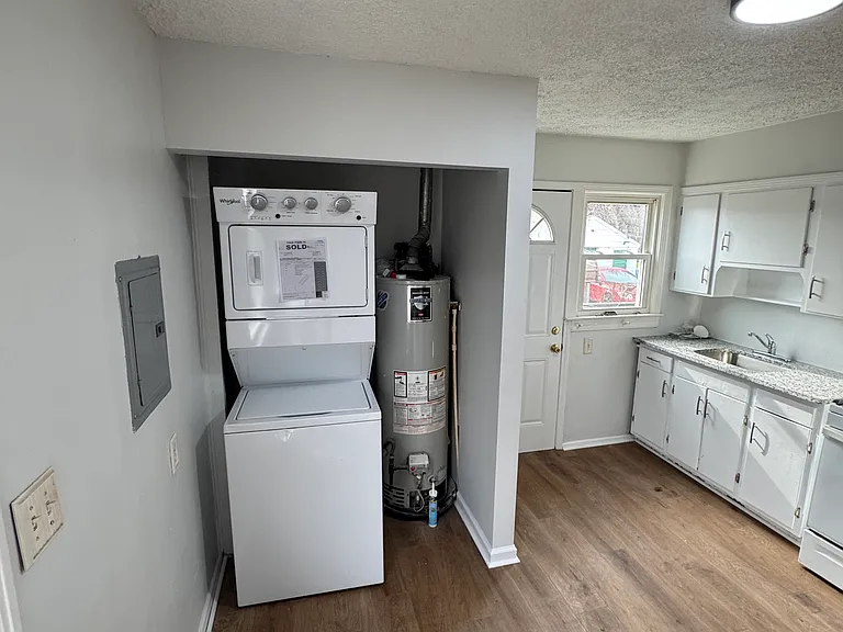 1600 Thornberry Ave — Photo 12