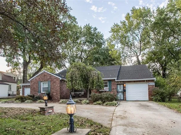 9007 E 68th St, Raytown, MO 64133