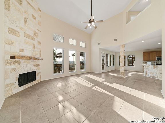 4th image of 25007 Manhattan Way