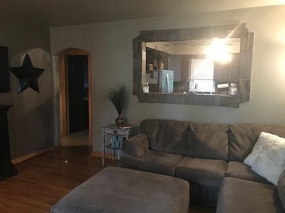 4th image of 304 Hollister Ave