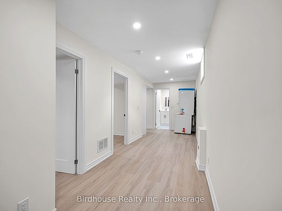 4th image of 108 Lindsay St S Unit B