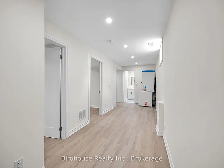 108 Lindsay St S #B — Photo 4