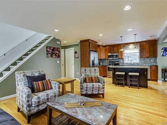 4th image of 142 Altmar Ave