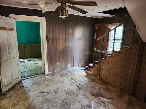 2nd image of 2805 N Tremont St