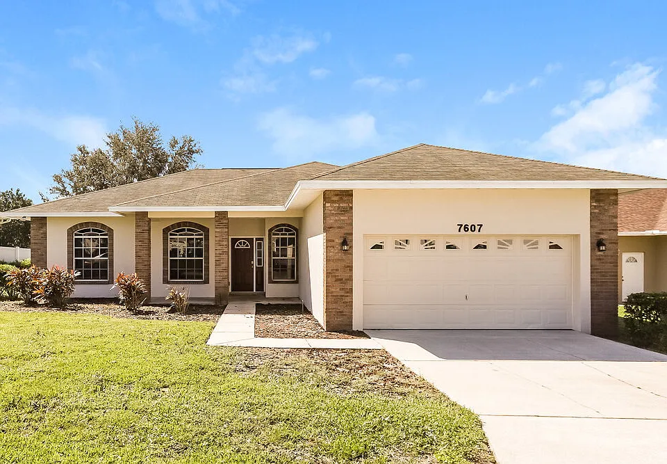 7607 Canterbury Cir
