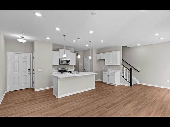 2nd image of 4992 Pebble Ct