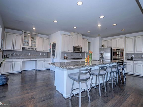 2nd image of 728 Shady Creek Ct