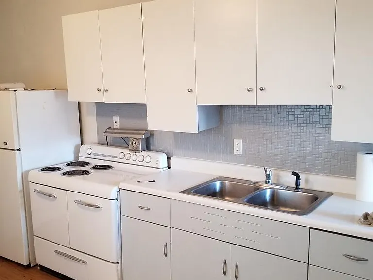2 Broad St #1 — Photo 1