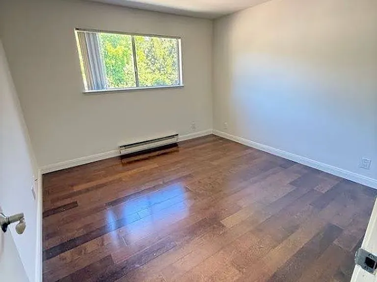 425 Walnut St — Photo 5