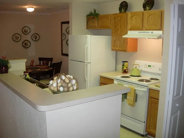 Rivermere Apartments — Photo 6