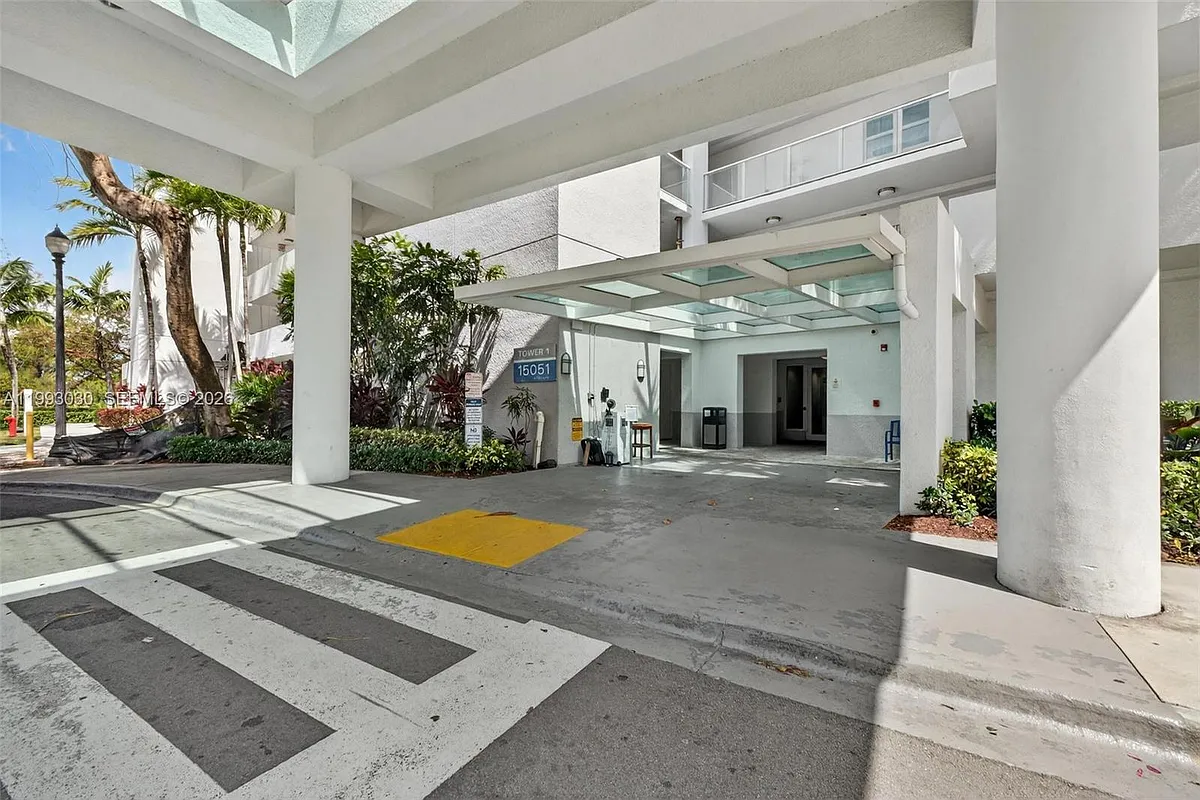 Building Photo - 15051 Royal Oaks Ln #2406