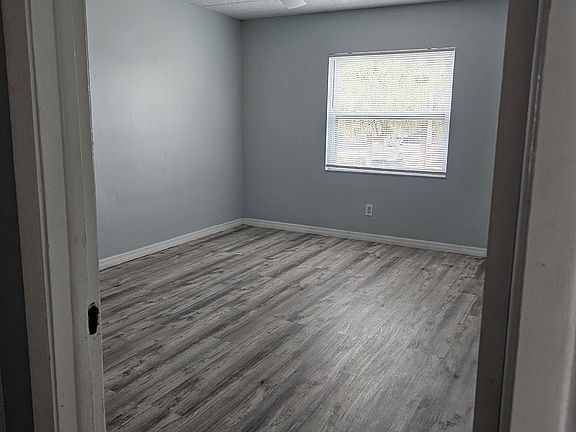 5th image of 2810 Somerset Park Dr APT 201