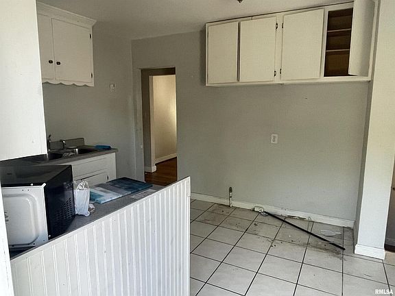 4th image of 18 Knoll Ct
