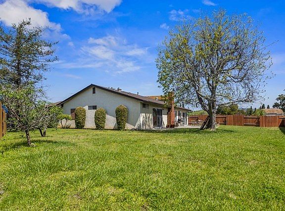 3rd image of 1824 Manzanita Ct