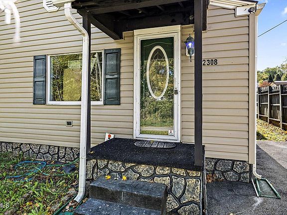 2nd image of 2308 Shelby St