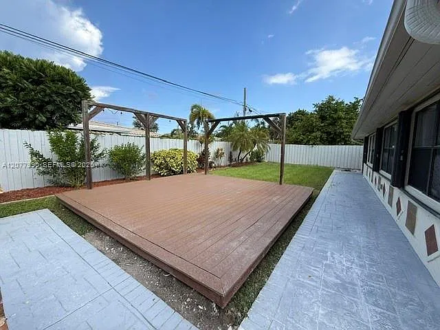 4 bed, 2164 sqft, $5,650 — Photo 4