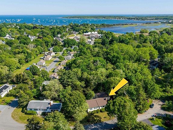 3rd image of 5 Barlow Ln