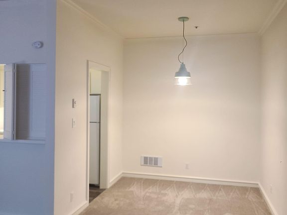 5th image of 930 Pine St APT 111