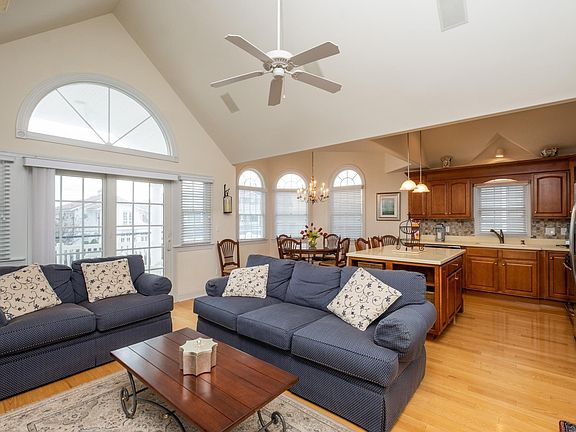 2nd image of 1426 Wesley Ave Floor 2
