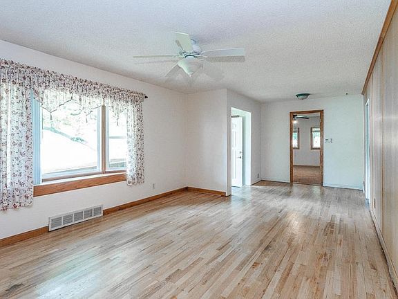 3rd image of 135 Southfield Cir