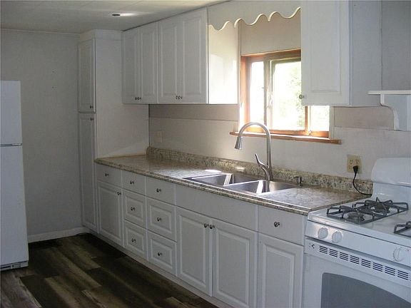 2nd image of 225 Allegheny St