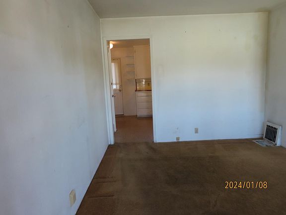 4th image of 872 Acacia Ave