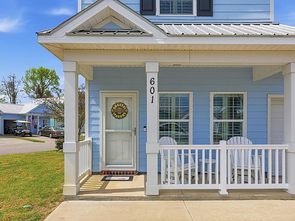 2nd image of 601 Wave Rider Ln