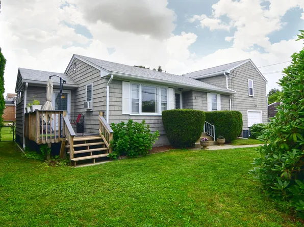 87 Conch Rd, Narragansett, RI 02882