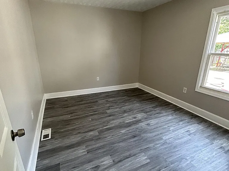 3204 West 73rd Street - Downstairs — Photo 15