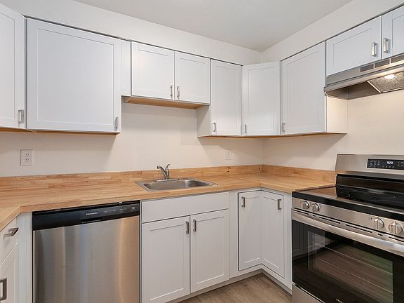2nd image of 621 32nd St #2