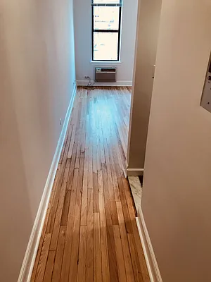 Rented by Metropolis Real Estate of Manhattan | media 24