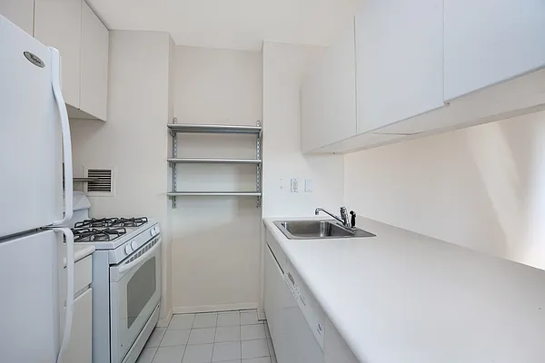 Rented by Kian Realty | media 27