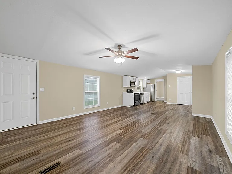315 Jennifer St — Photo 4