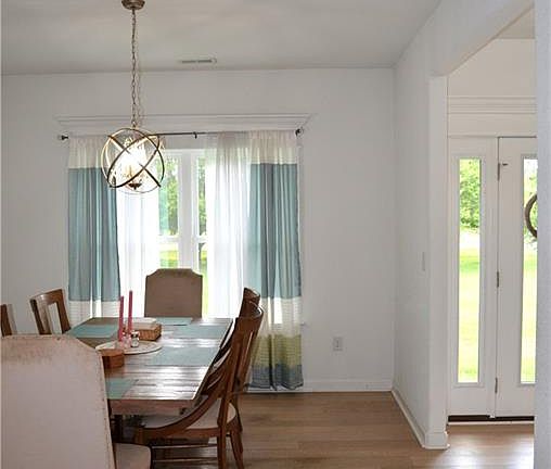 3rd image of 1301 Sanderson Rd