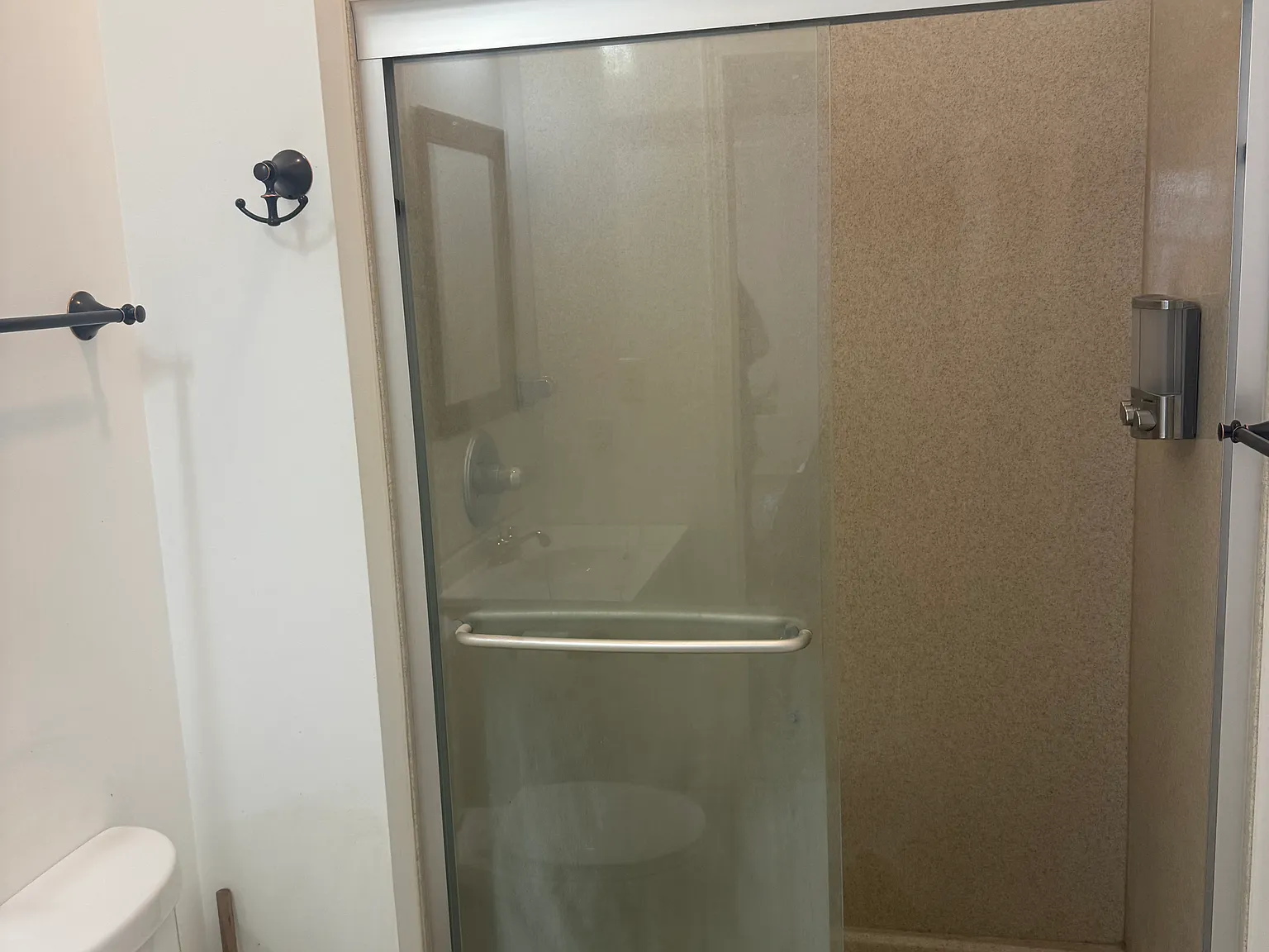 4 bed, 2405 sqft, $1,350 — Photo 4
