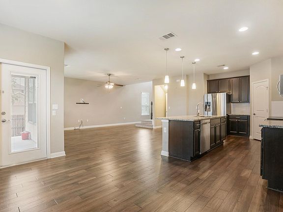 4th image of 1413 Meadowsouth Ln
