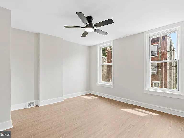 35 E Collom St — Photo 14
