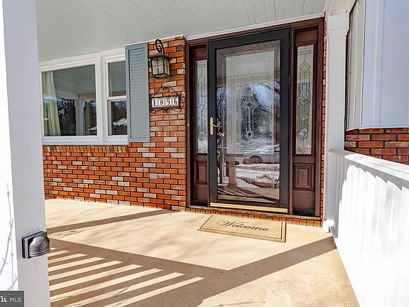 3rd image of 1096 Saxton Dr