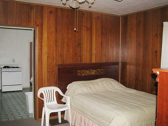 3rd image of 1836 Rebecca St