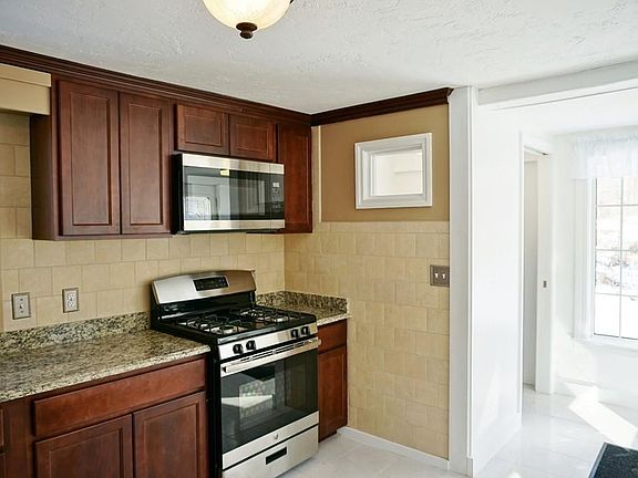 2nd image of 425 N Franklin St