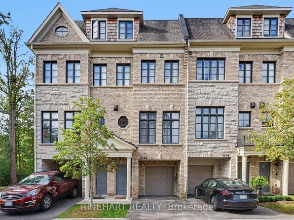 2082 Queensborough Gate, Mississauga, ON L5M 0X9