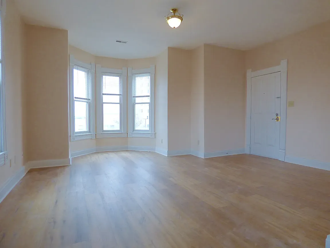 Building Photo - 417 Walnut St #1