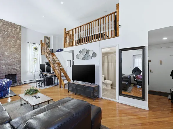 174 Grand Street image 3 of 28