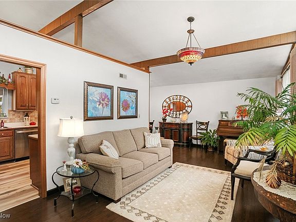 2nd image of 229 Meadowbrook Dr