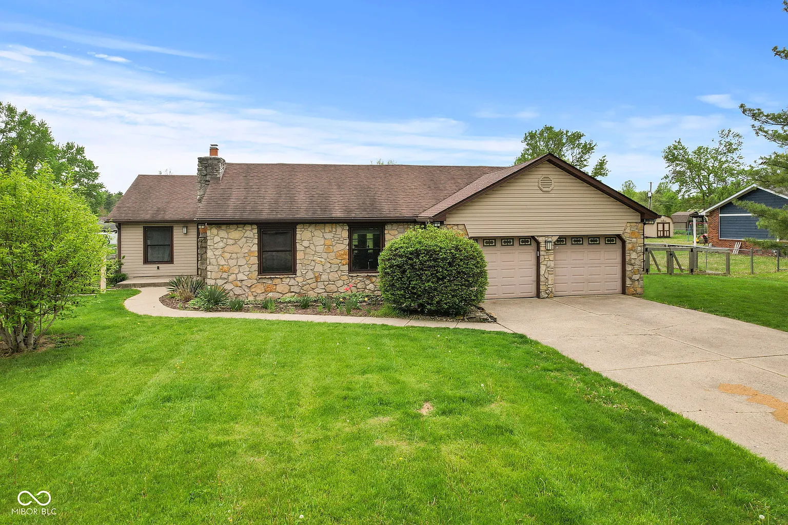 2303 Alexandria Dr photo 1