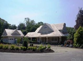 6 Fleetwood Dr, Halesite, NY 11743