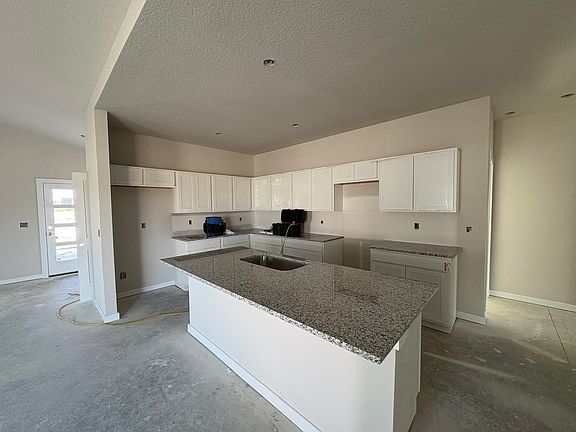 3rd image of 5801 Plumthicket St