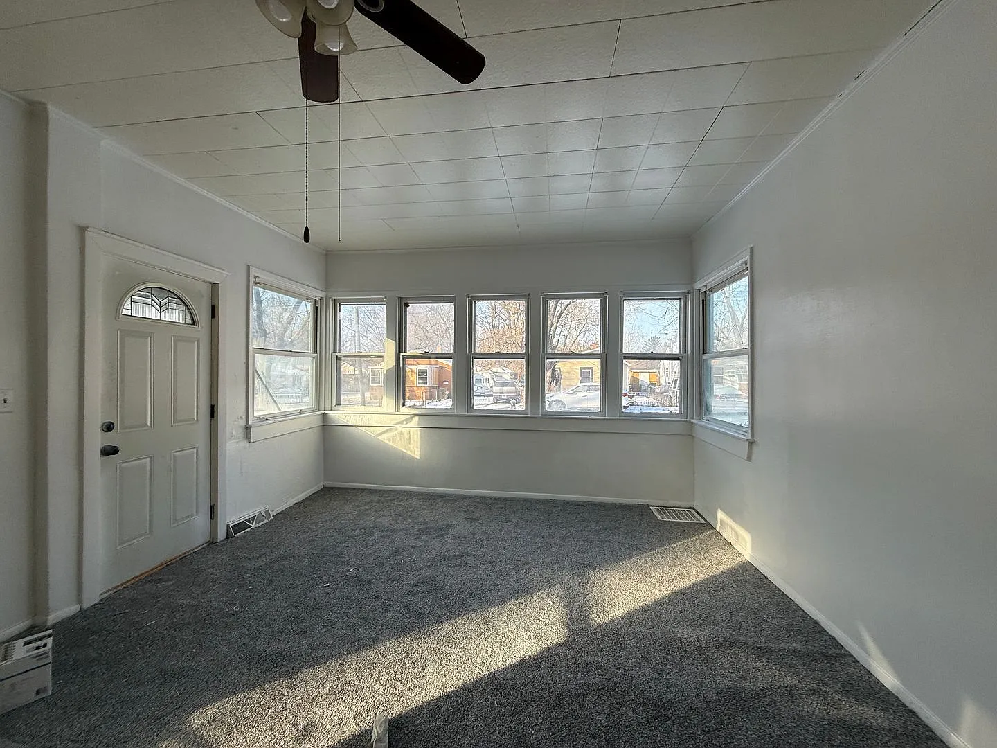 3 bedroom 1 bathroom house. $1050.00 — Photo 2